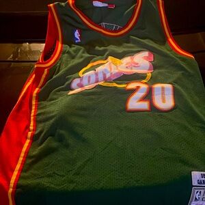 SEATTLE SONICS VINTAGE GARY PAYTON JERSEY 40M. MITCHELL AND NESS